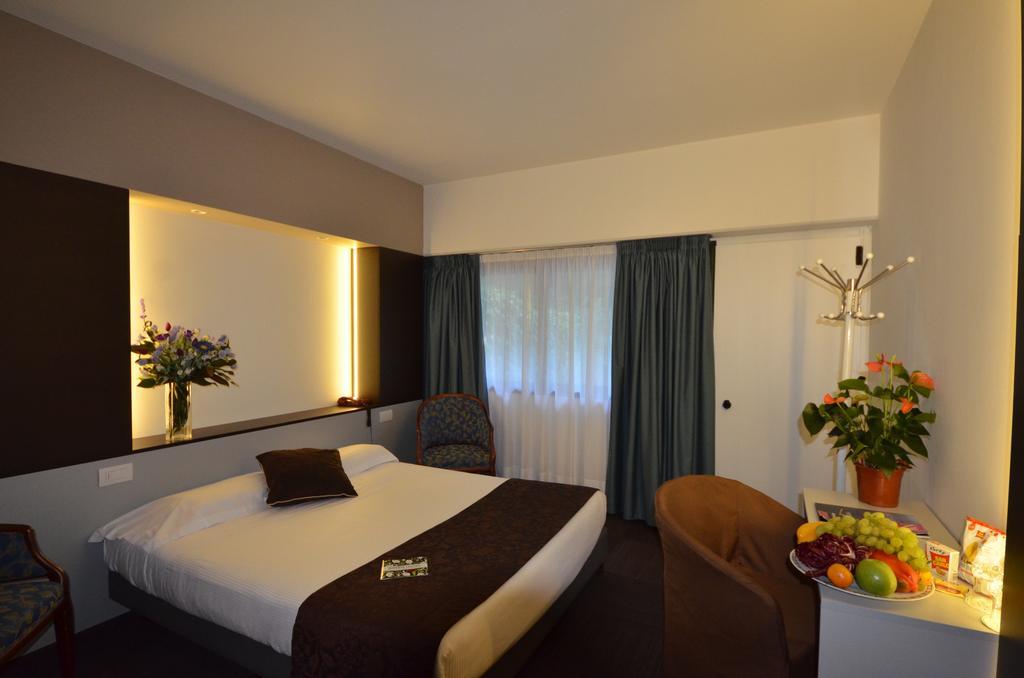 Green Hotel Motel Vergiate Exterior foto