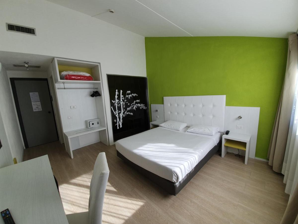Green Hotel Motel Vergiate Exterior foto
